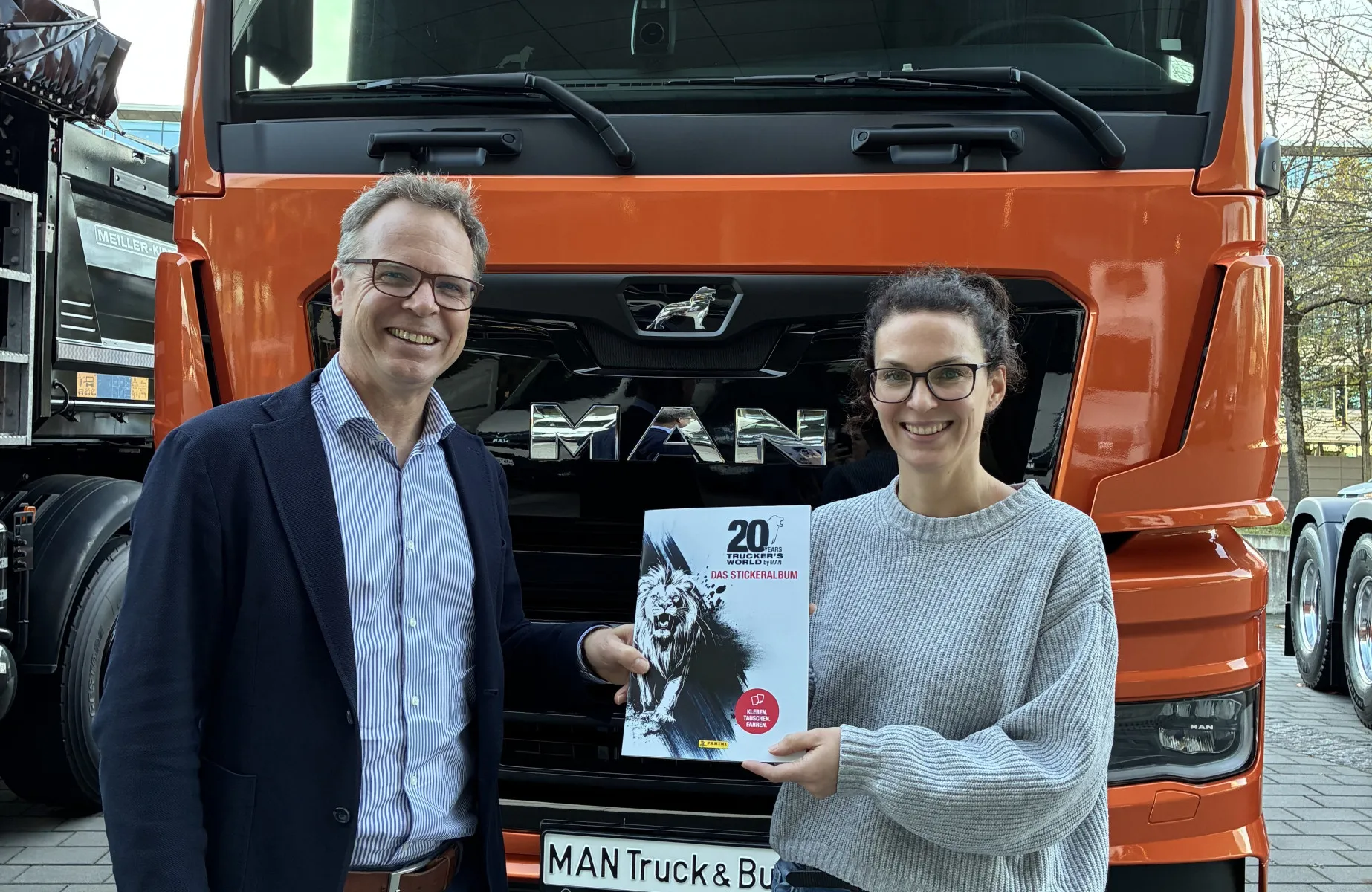 Ein einzigartiges Sammlererlebnis: Das offizielle MAN Paninialbum zum 20-jährigen Jubiläum von Trucker’s World by MAN