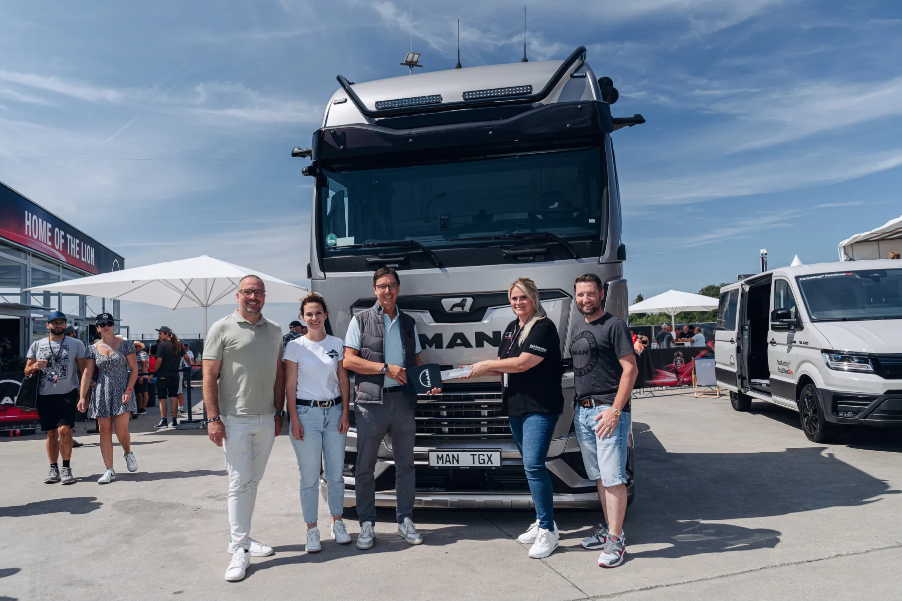 Christina Scheib übernimmt erste MAN TGX Truckers' Edition