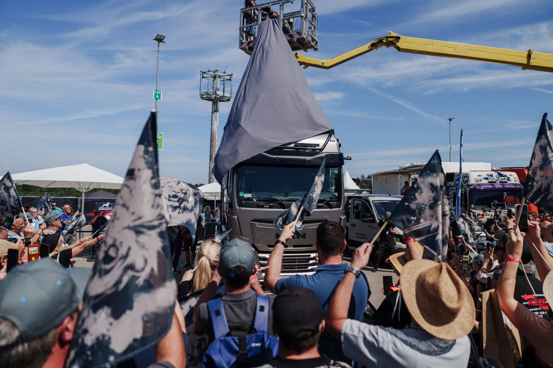 Volle Tribünen, große Emotionen und eine Weltpremiere: MAN feiert den 40. Int. Shell ADAC Truck-Grand-Prix