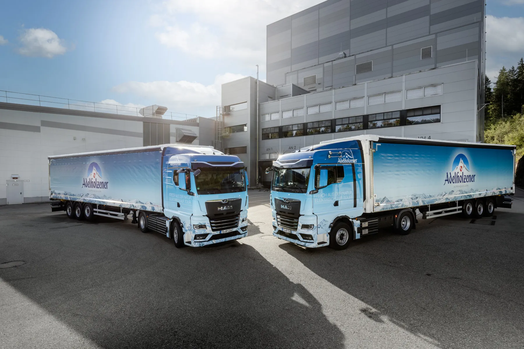 Abkühlung gefällig? Zwei MAN eTGX für den lokal emissionsfreien Transport bei Adelholzener